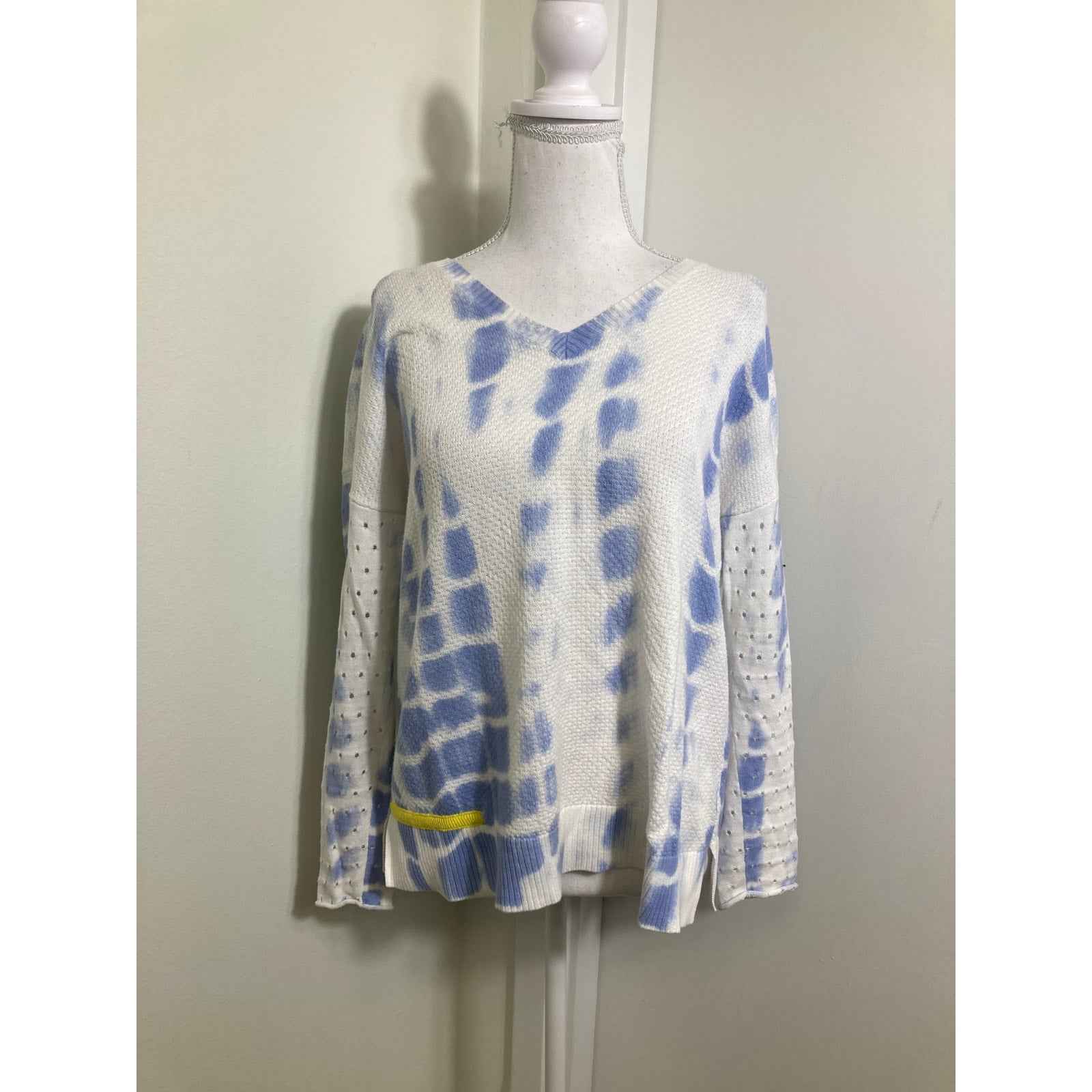 Lisa Todd Blue ane White Waffle Sweater Sz S