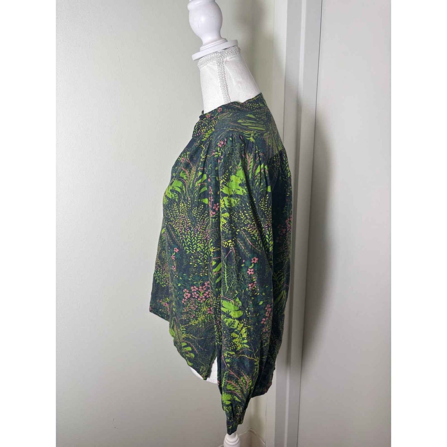 Trovata Birds of Paradise Green Floral Long Sleeve V-Neck Shirt Sz XS