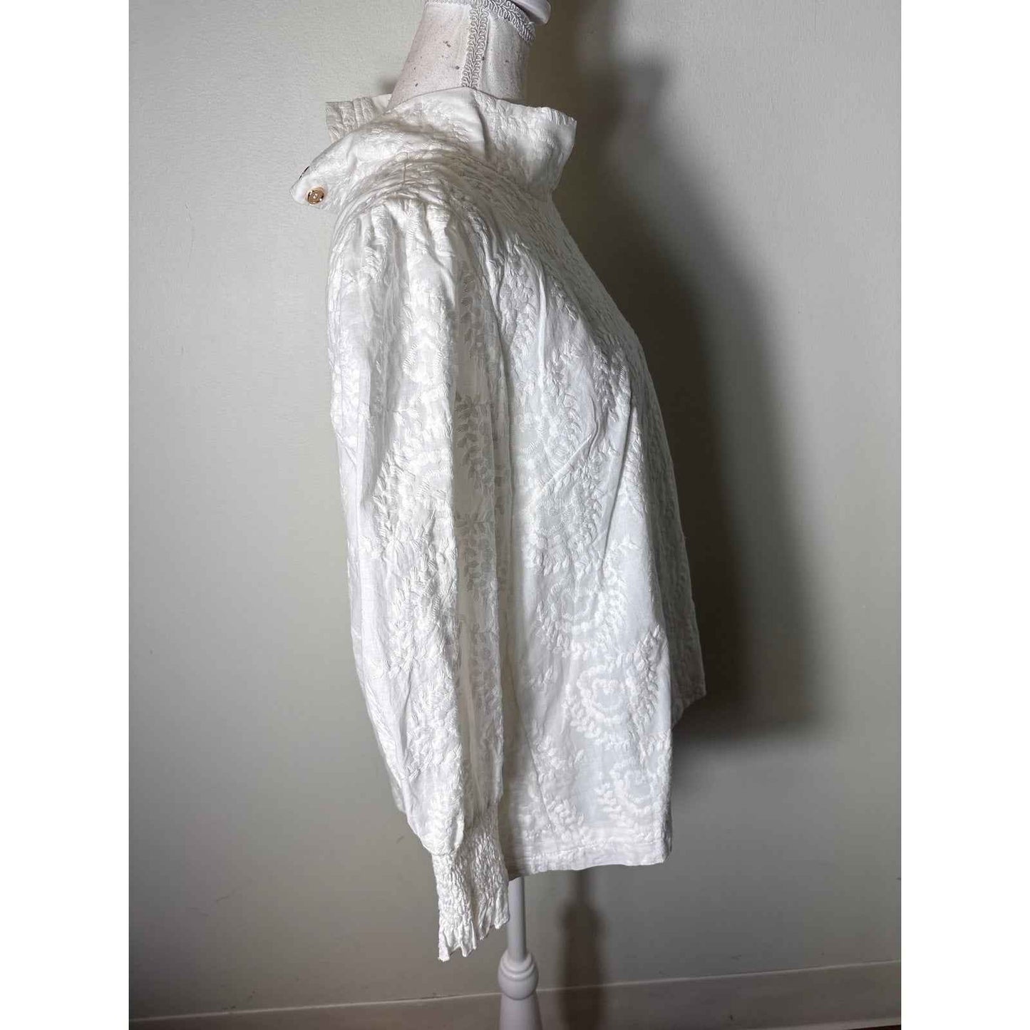 NWT Buru Long Sleeve Mod White Embroidery Top Sz xs