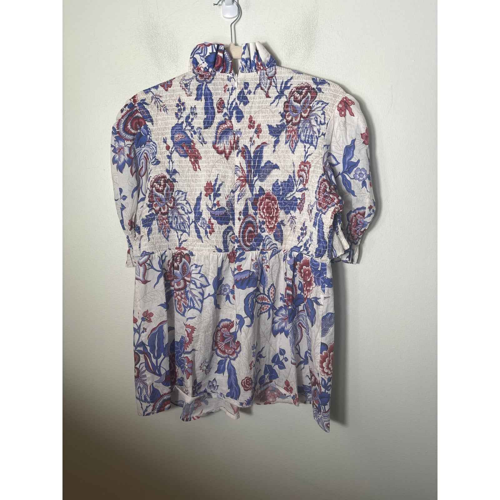 Tuckernuck Beige Floral Smocked Top Shirt sz XL