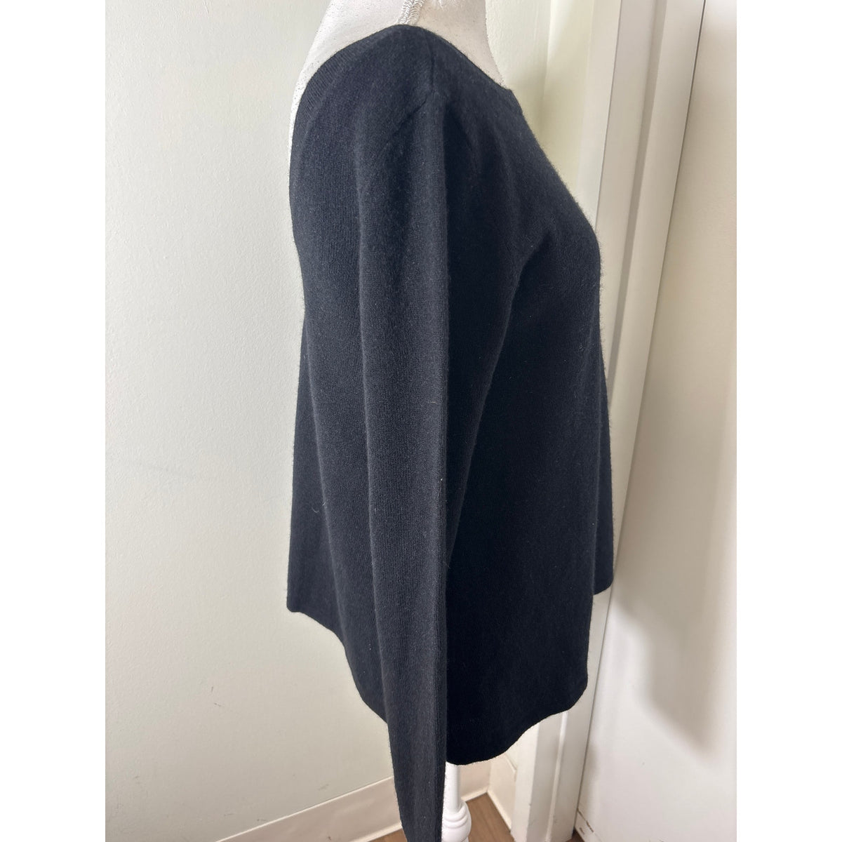 Cortland Park Black 100% Cashmere Back V Sweater Sz S
