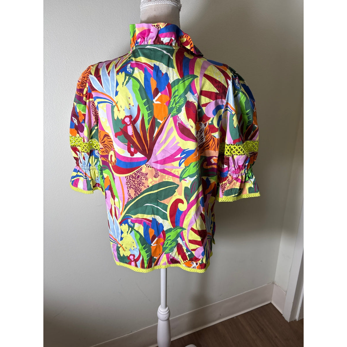 Alden Adair Multi Color Ruffle Trimmed Top Sz M