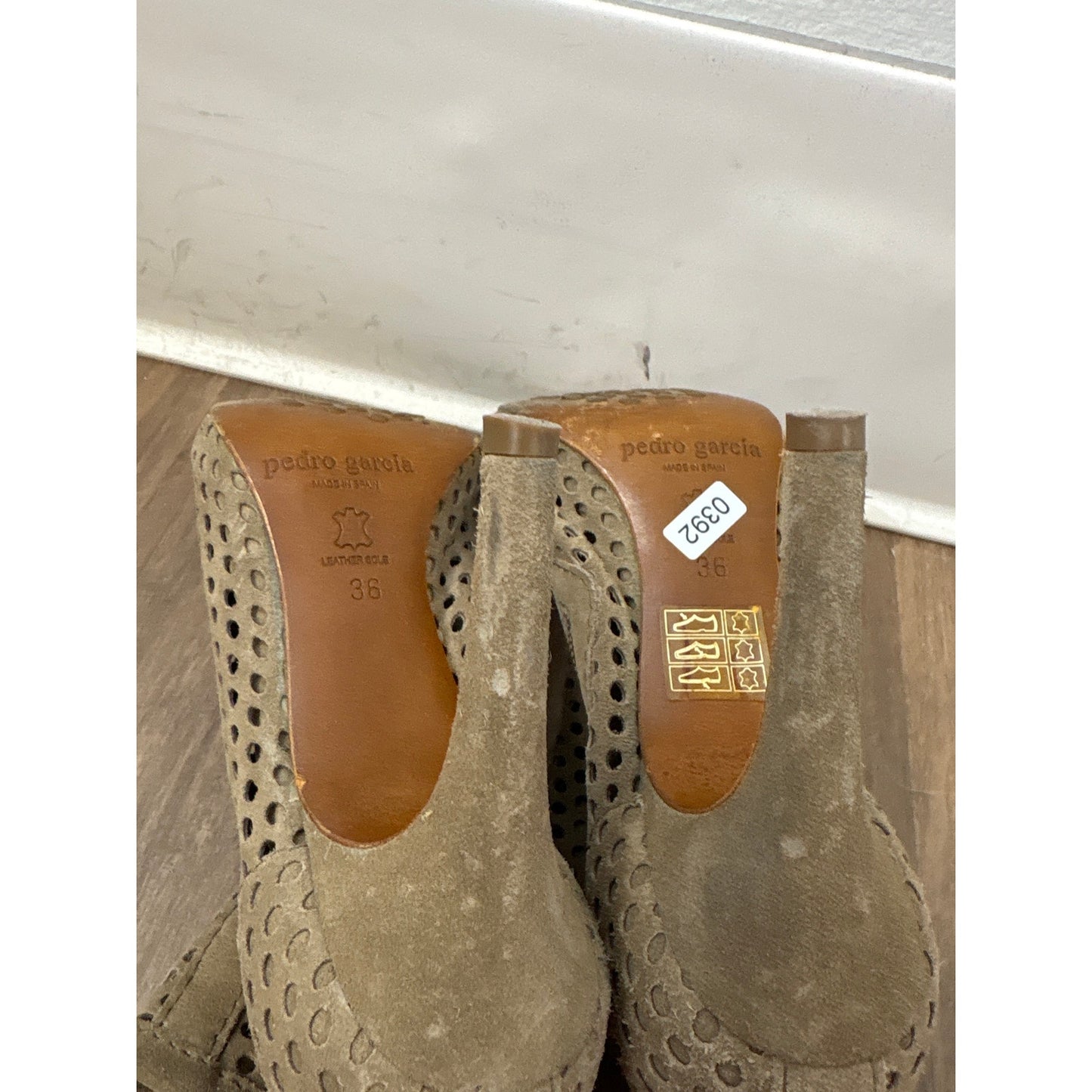 Pedro Garcia Tan Suede Laser But Mesh Zip Up Peep Toe Heel Sz 6
