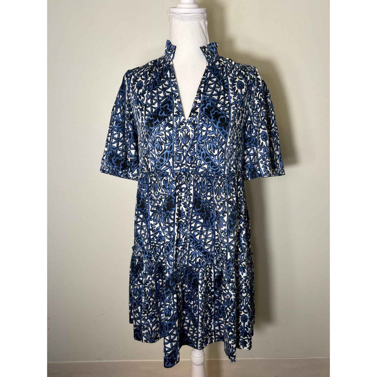 Tuckernuck Blue White Print Short Bell Sleeve V Neck Knee Length Dress Sz S