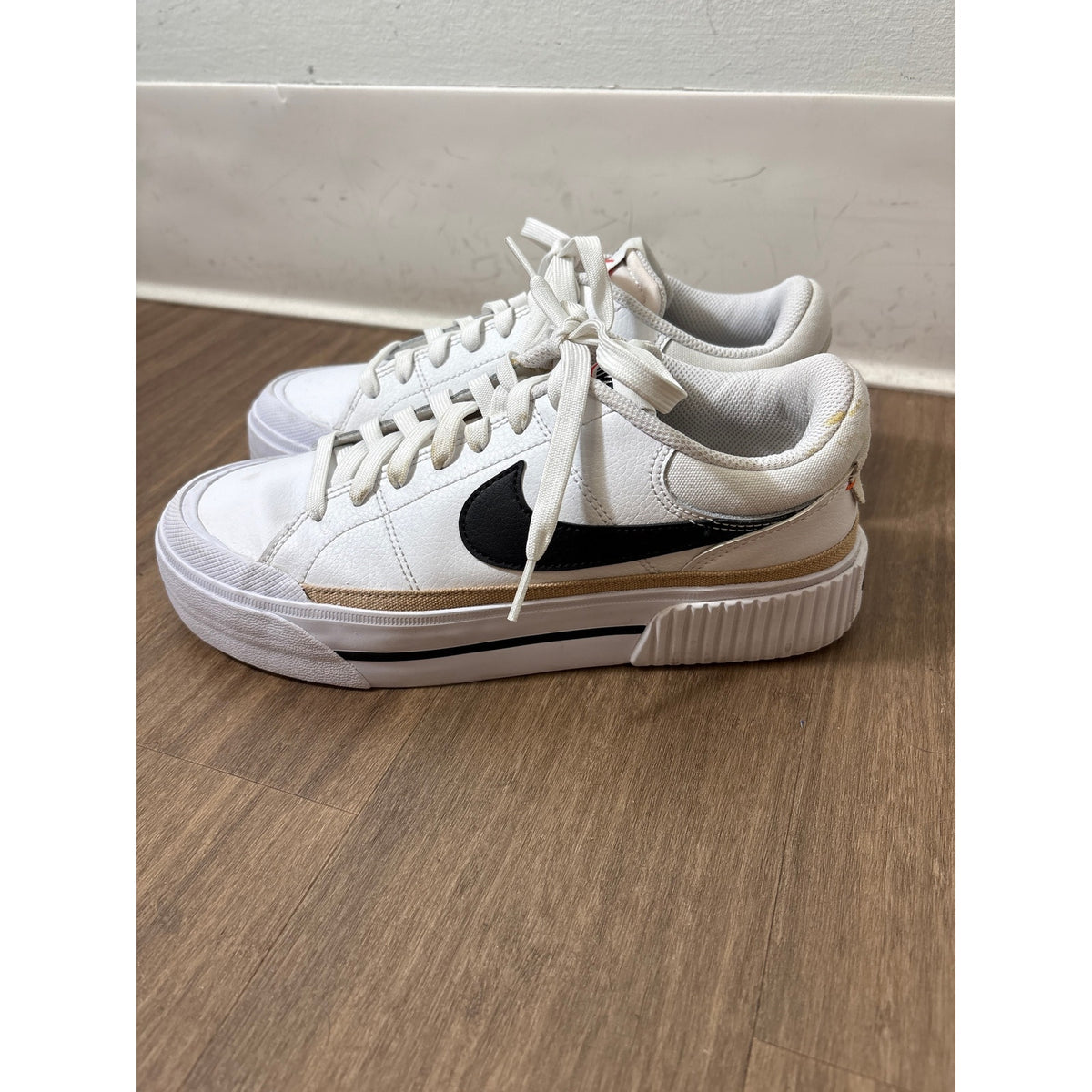 Nike White With Black Swoosh Platform Tennis Shoes Sz 8