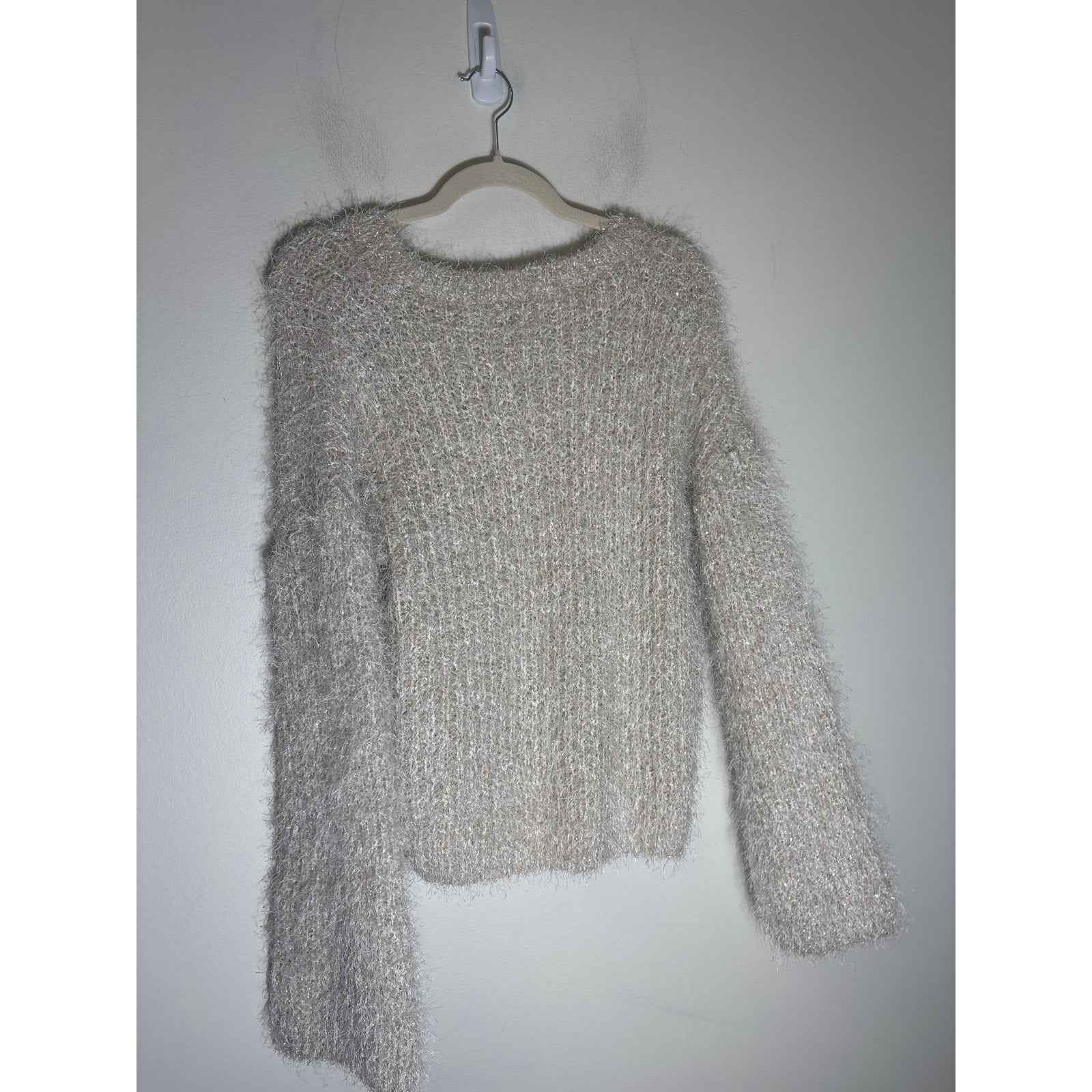 She and Sky White Metallic Long Sleeve Cropped V-Neck Sweater Sz L