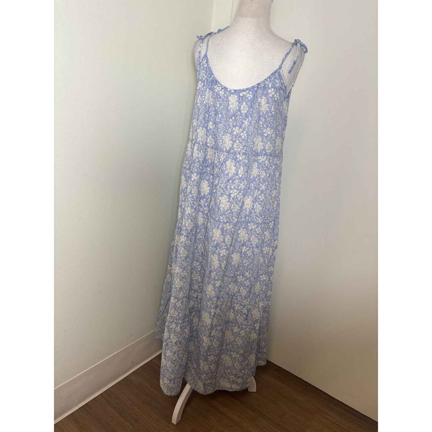 NWT Marea Siesta Light Blue and White Floral Maxi Dress Sz L