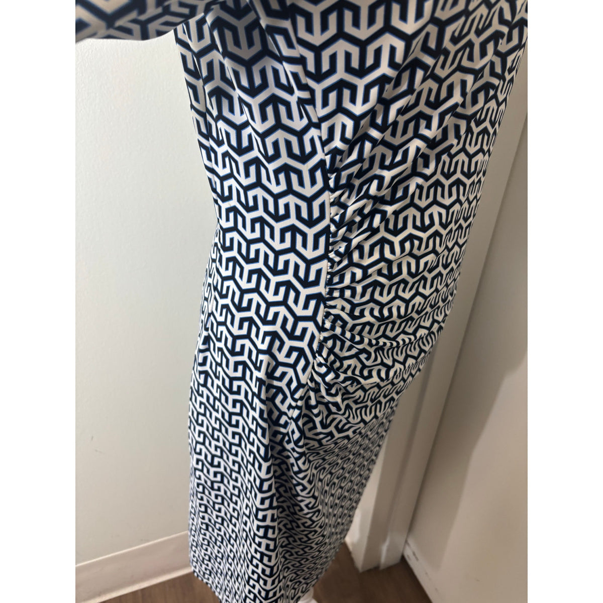 J. McLaughlin Black White Print 3/4 Sleeve Ruched Midi Dress Sz M