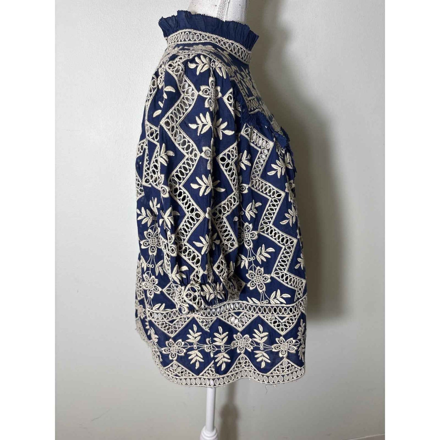 Sea NY Navy and Cream Eyelet Top Sz M