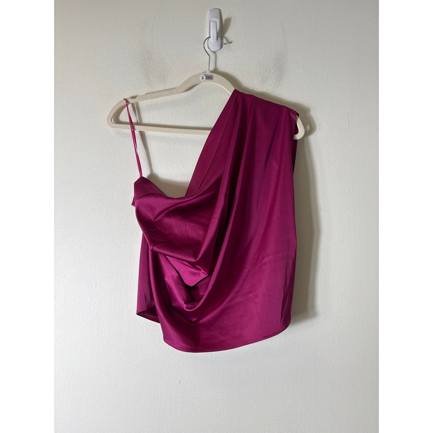 DO + BE Magenta Satinesqe One Shoulder Asymmetrical Top Sz S