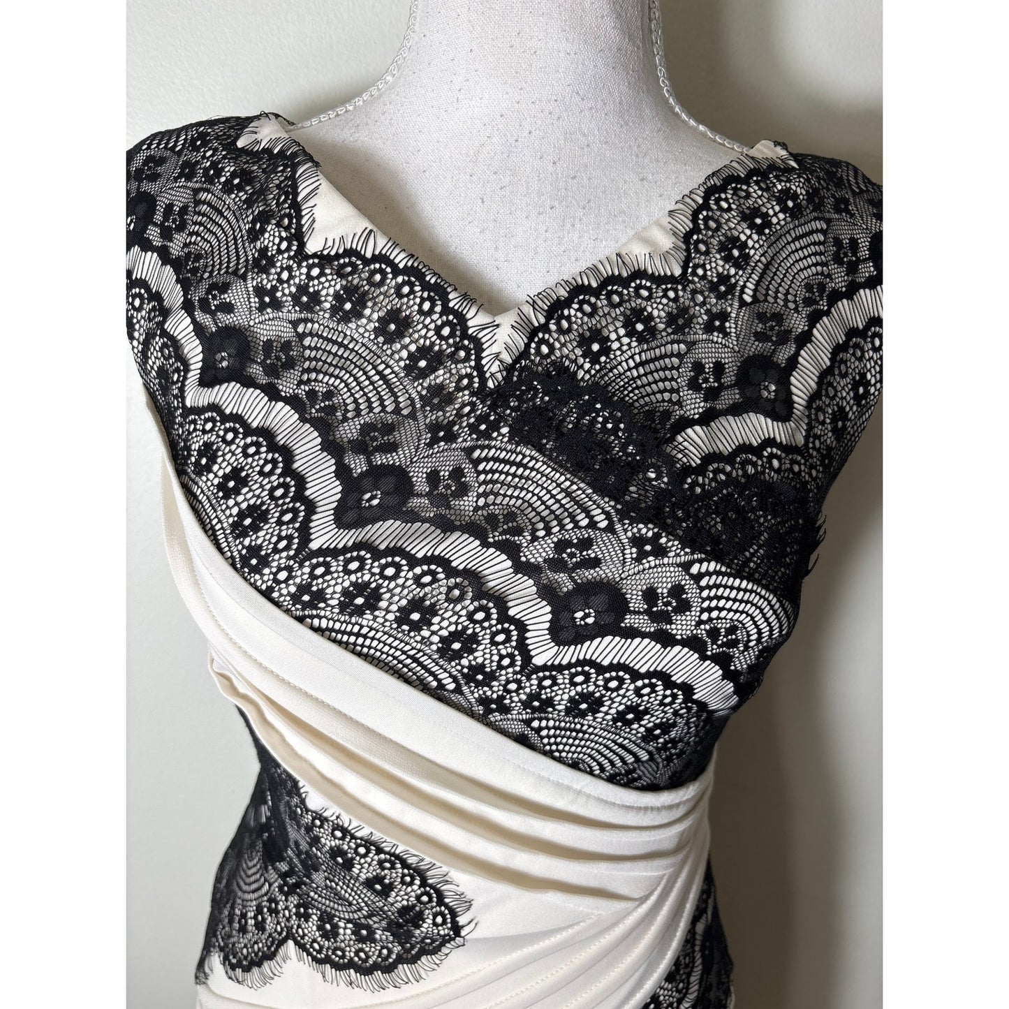 JAX Off White Black Lace Sleeveless Midi Dress Sz 2