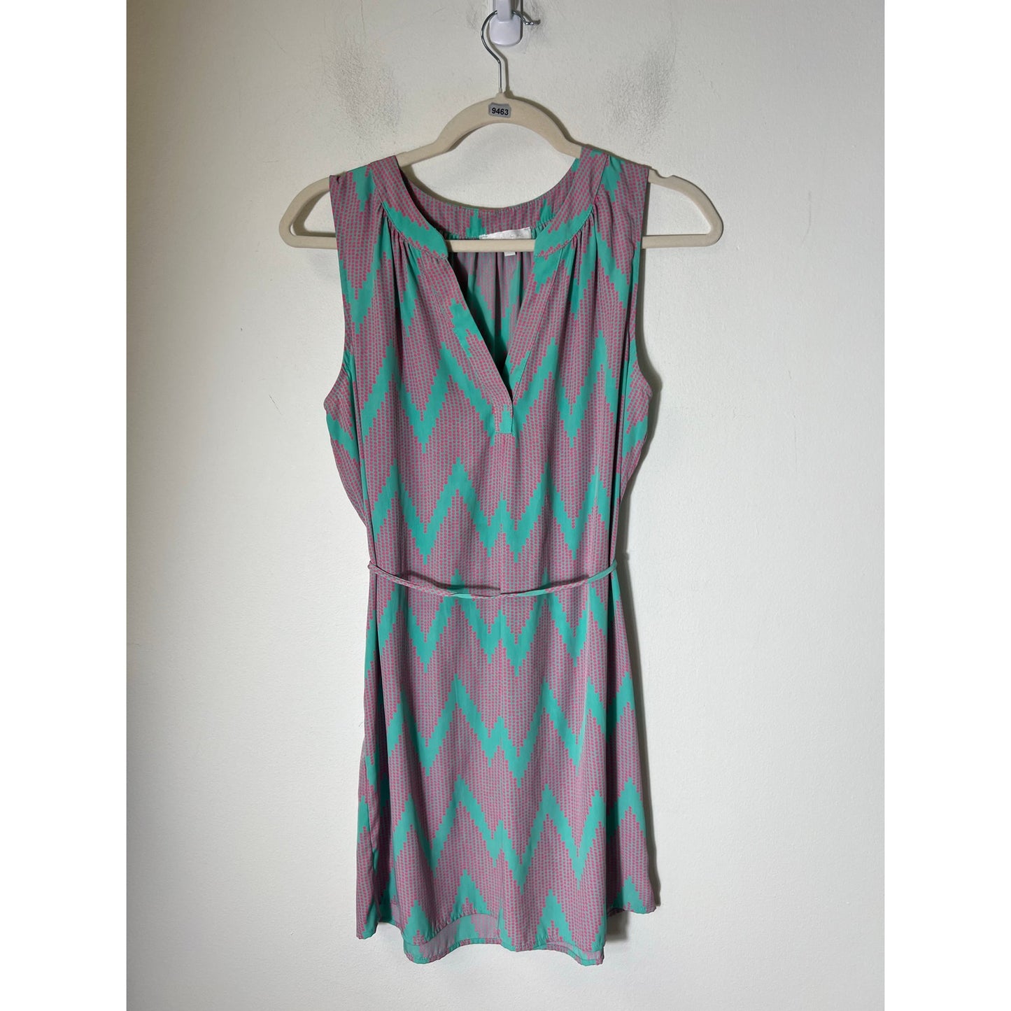 Glam Pink Green Sleeveless, Knee Length, V-Neck Sz s