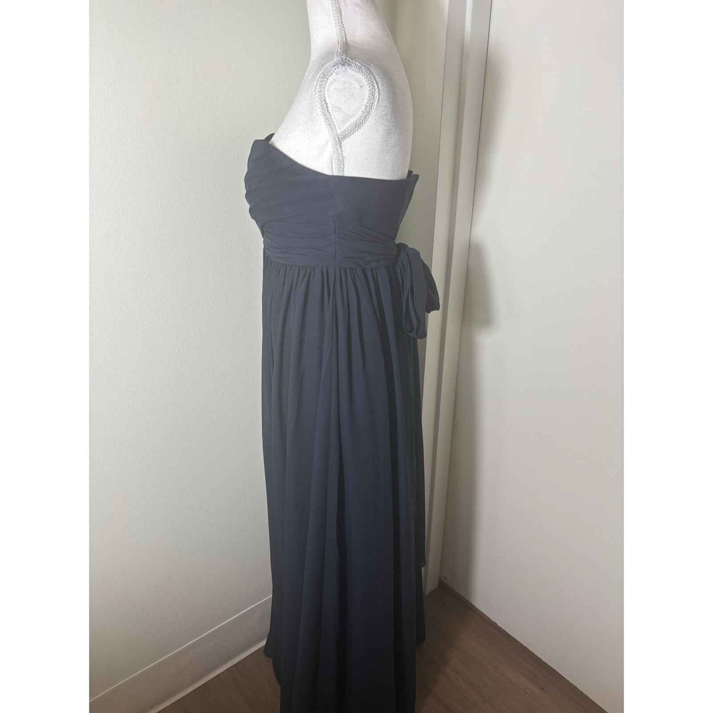 Gorgeous navy 
Strapless Flowy Floor Length Empire Style Evening Gown Sz 2
