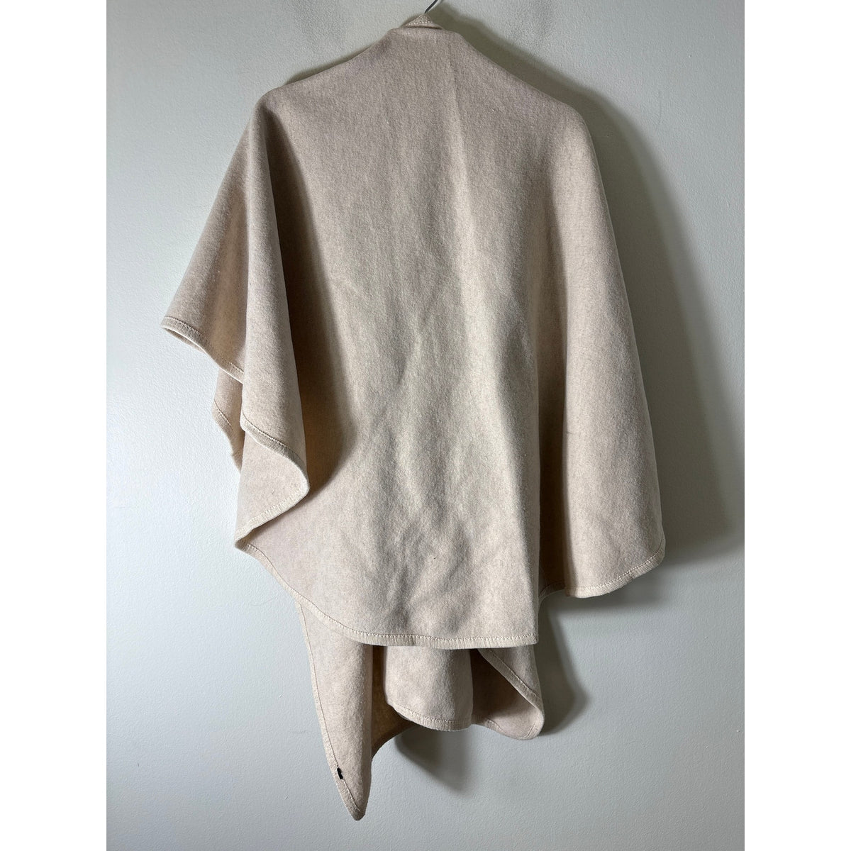 Woman's Oatmeal Wrap Poncho Sz OS