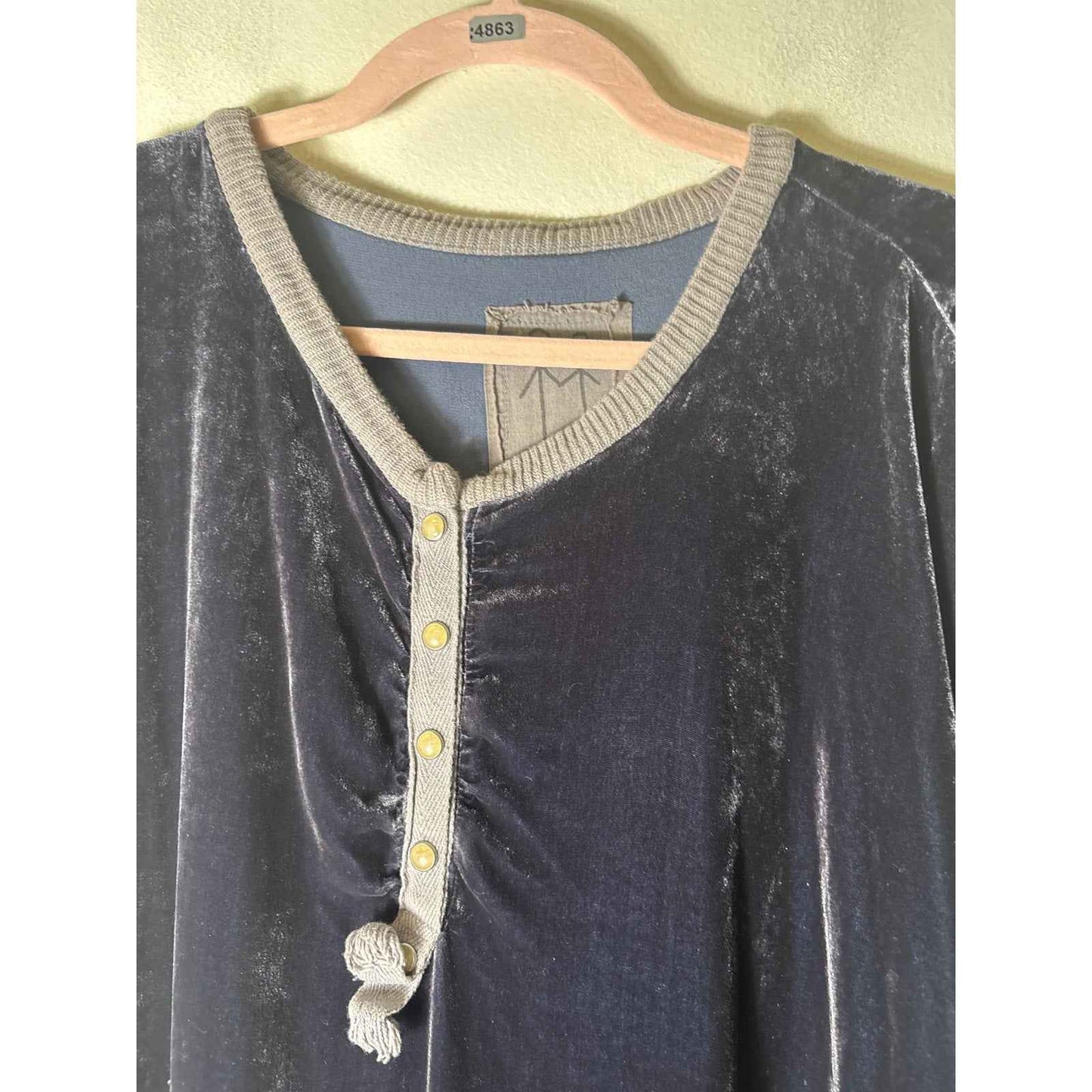 Pete & Greta Black Velvet Mixed Media top sz M