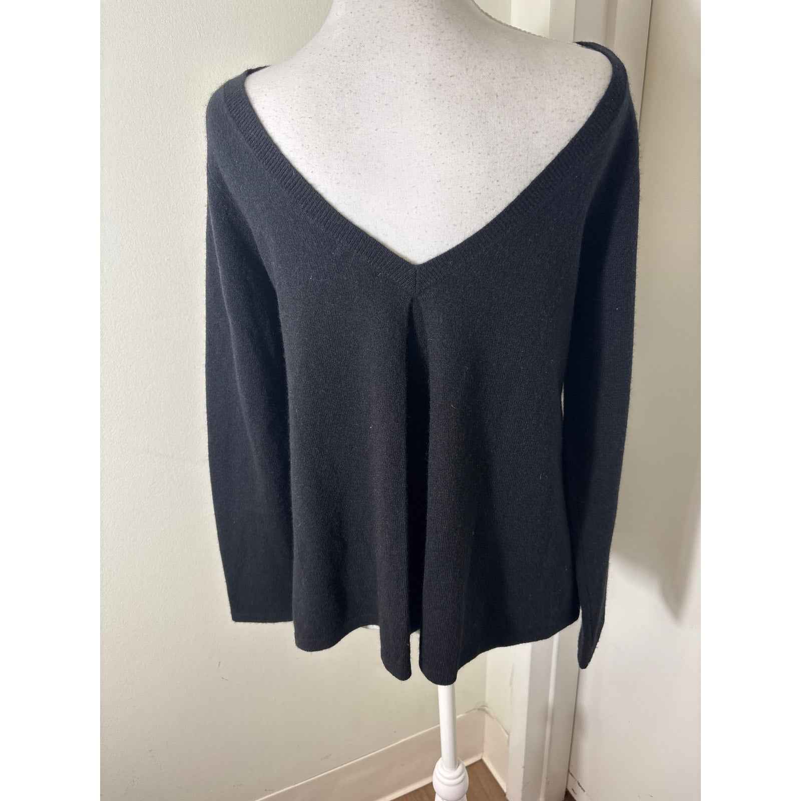 Cortland Park Black 100% Cashmere Back V Sweater Sz S