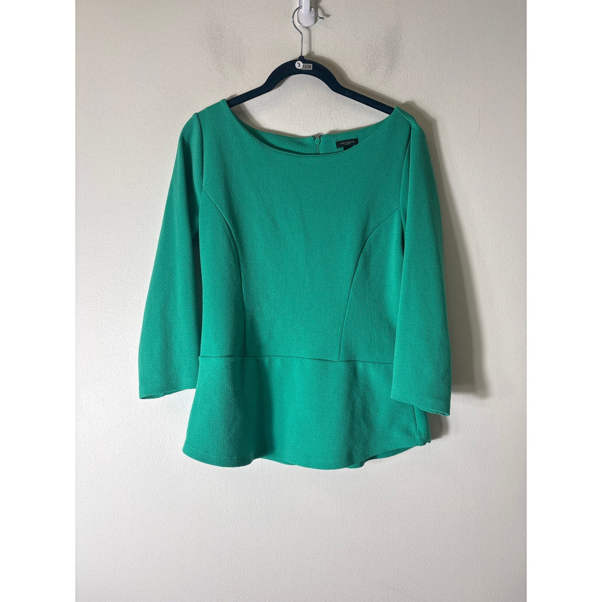 Ann Taylor Bright Green Long Sleeve Boat Neck Top Sz M