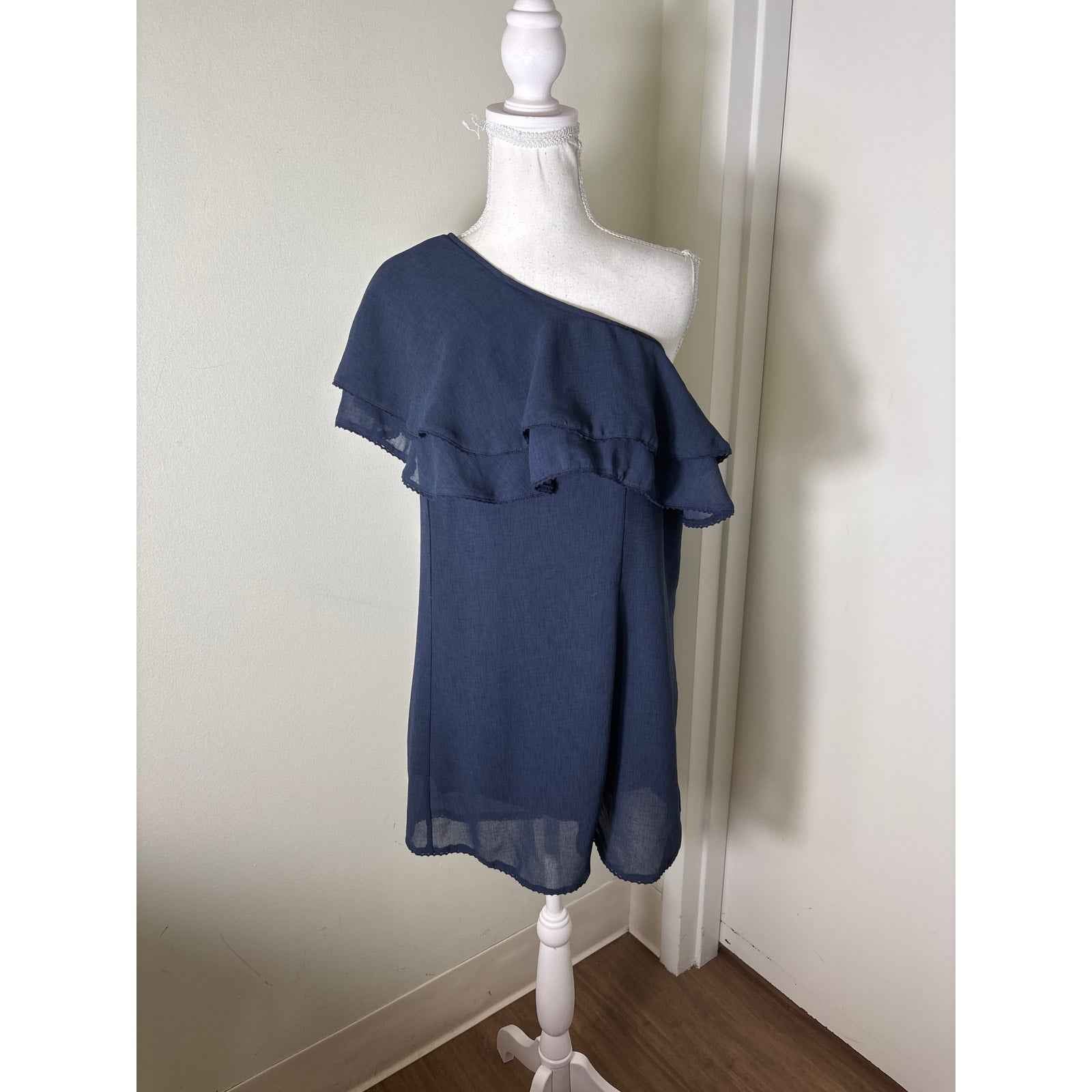 Honey Bella Navy One Shoulder Romper Sz L