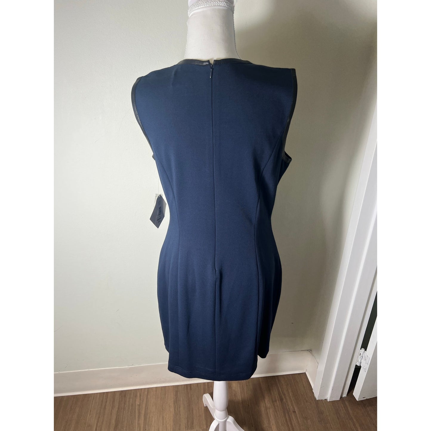 NWT Mack and James Badgley Mischka Navy Blue Black Leather Sz M