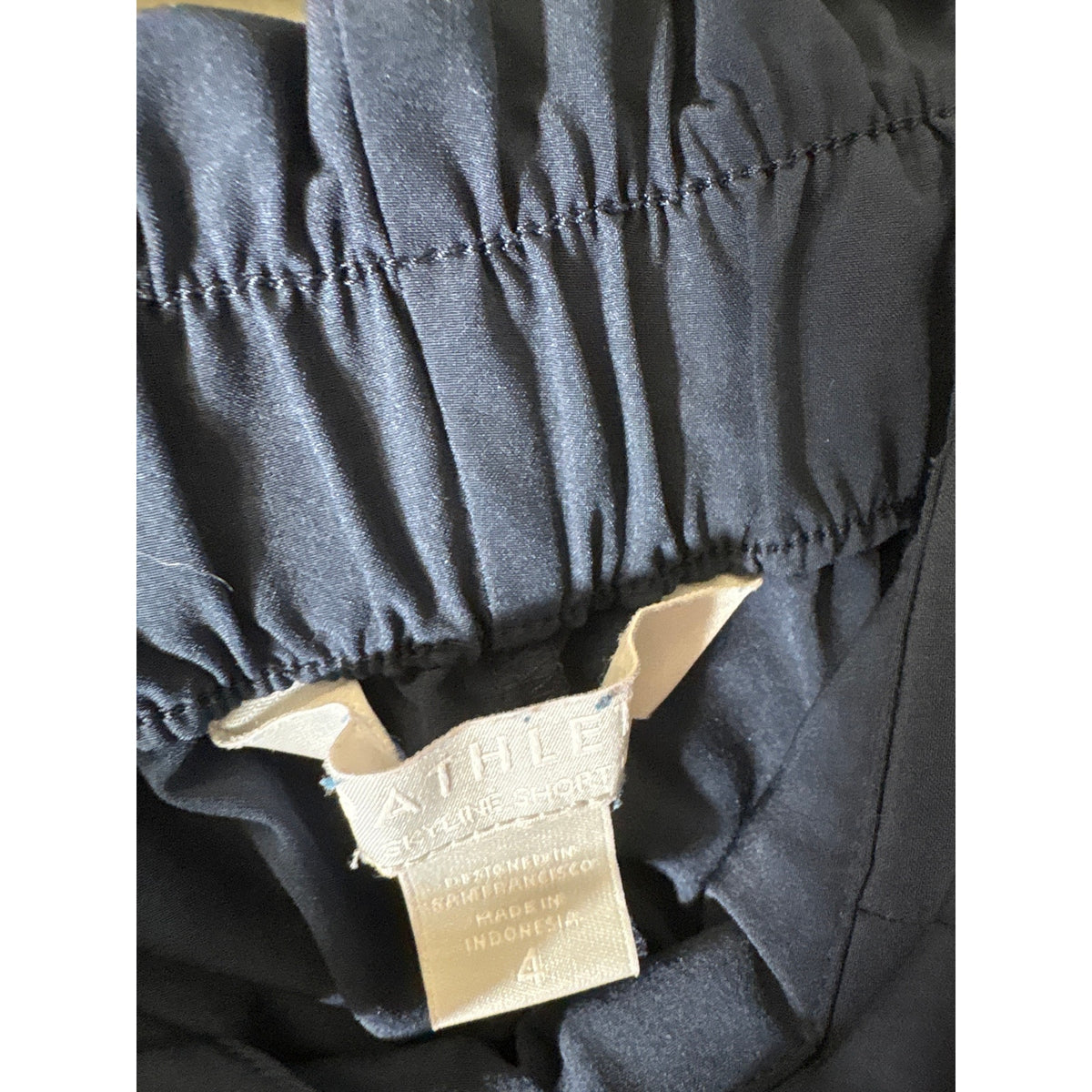 Athleta Navy Skyline Short II Sz 4