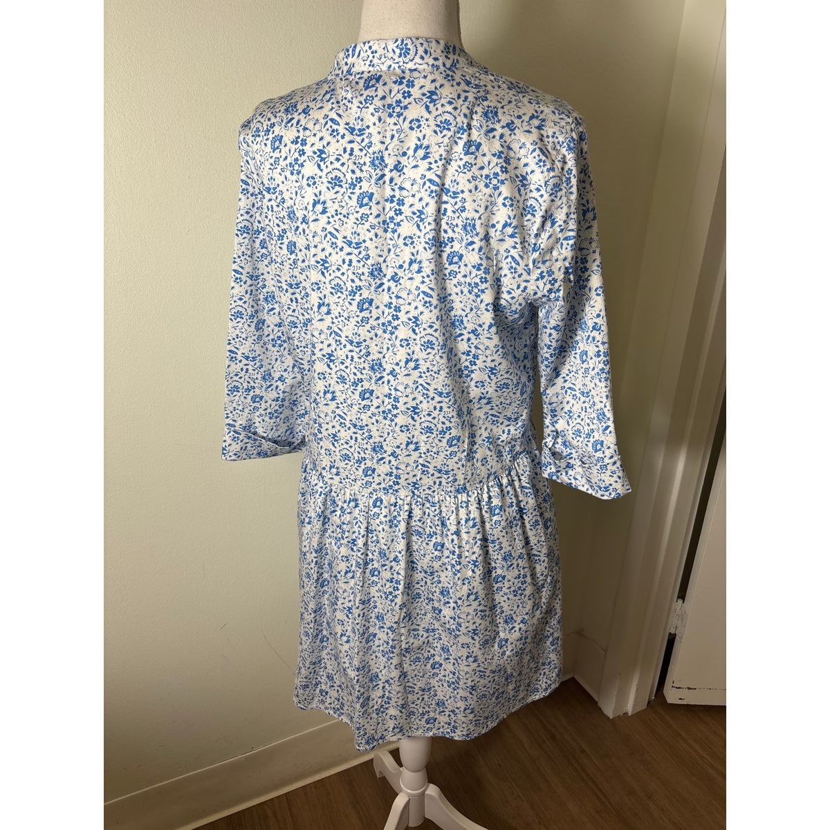 Tuckernuck White Blue 3/4 Sleeve Floral Knee Length Dress Sz M