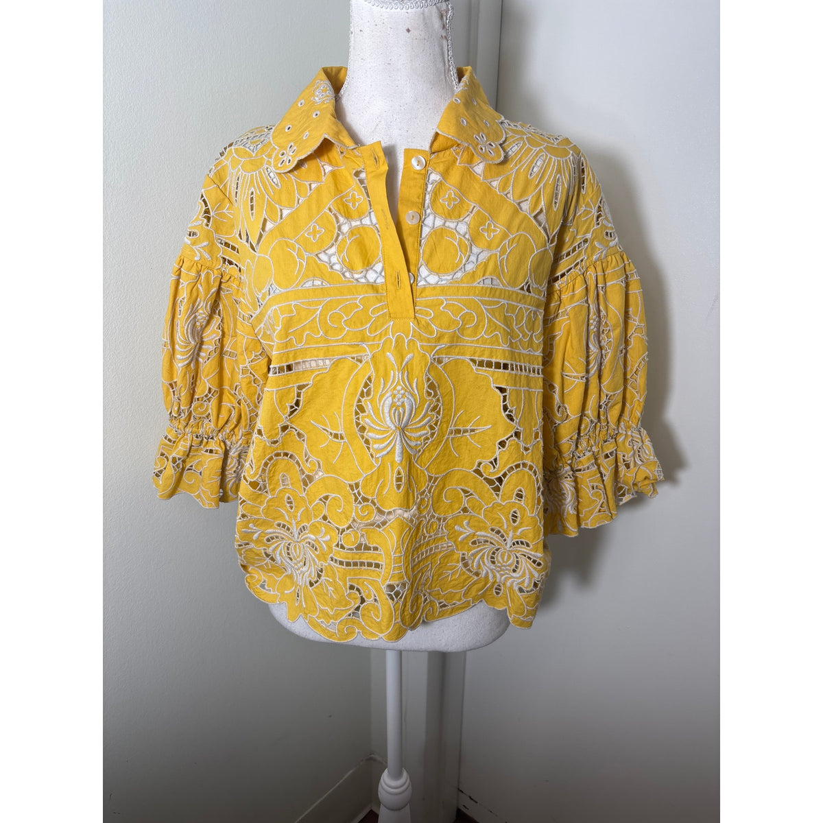 Love the Label Yellow Embroidered Puff Sleeve Top Sz M