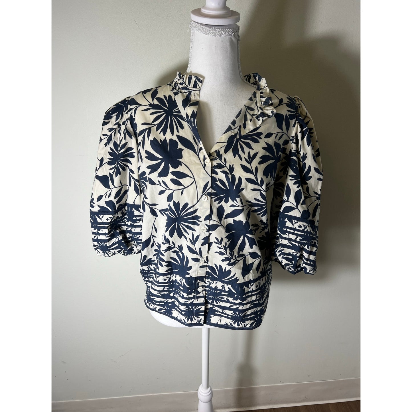 Caballero Blue & White Floral Button Up Puff Sleeve Ruffled Neck Cotton Top Sz S