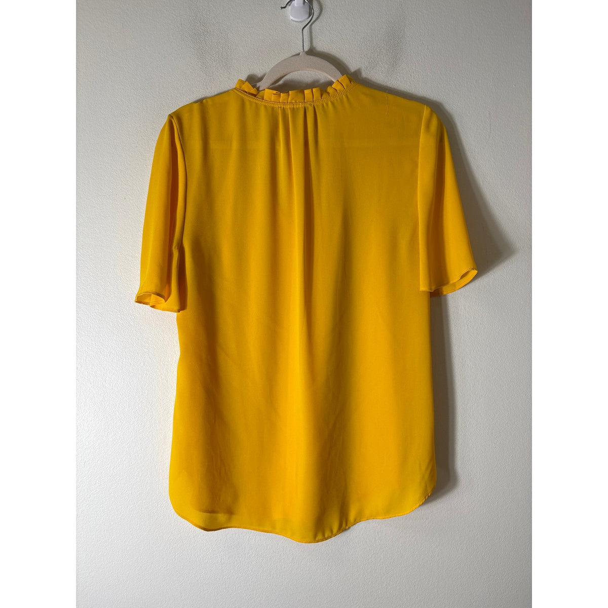 Tahari Marigold Yellow Ruffled Neck Short Sleeve Blouse Sz M