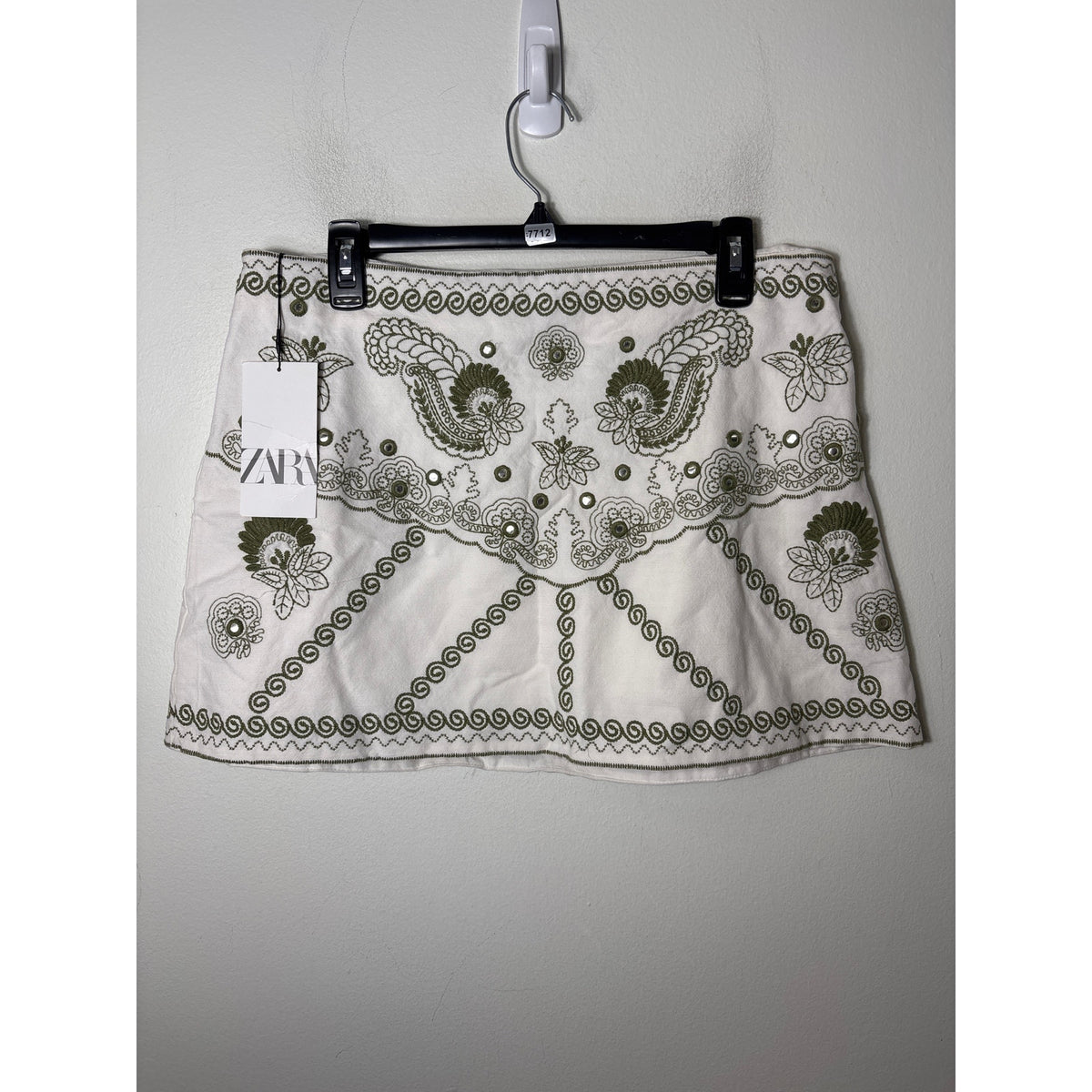NWT Zara Sage Green and White Embroidered Mini Skirt Sz XL