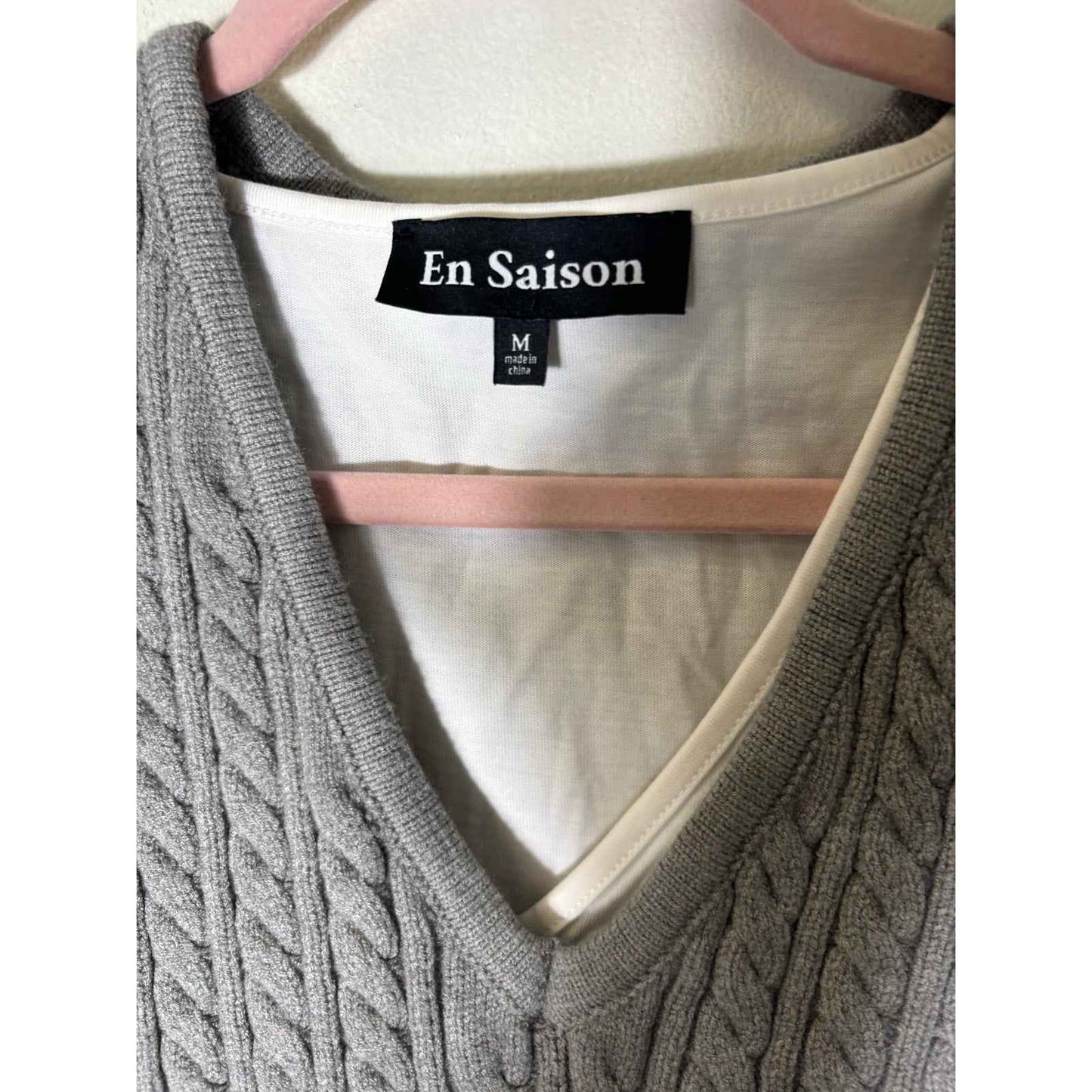 En Saison White Cotton V Neck Blouse w Gray Swater Vest Sz M (2 Pieces)