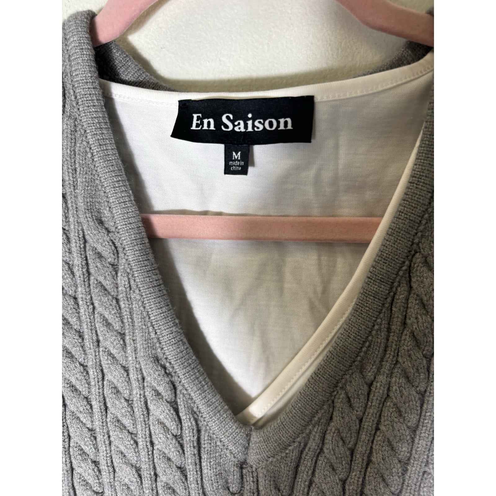 En Saison White Cotton V Neck Blouse w Gray Swater Vest Sz M (2 Pieces)