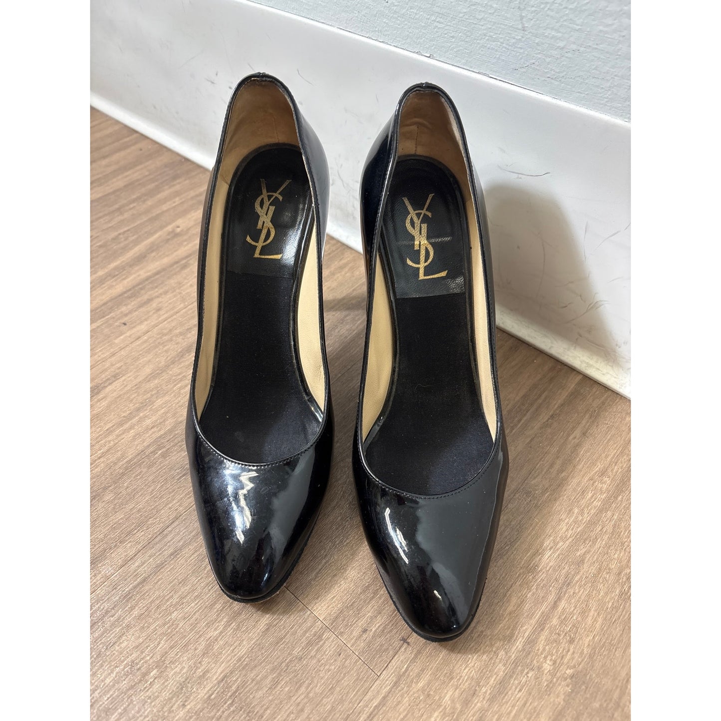 Yves Saint Laurent Black Patent high Heel Pump Sz 38