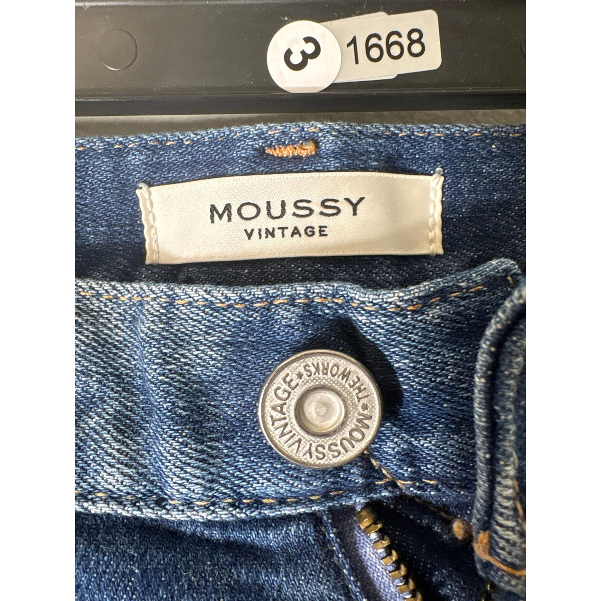 Moussy Vintage Medium Wash Straight Leg Fray Blue Jeans Sz 27