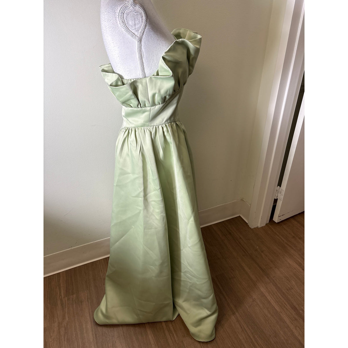 Elliatt Mint Green Strapless Ruffle Gown Sz M