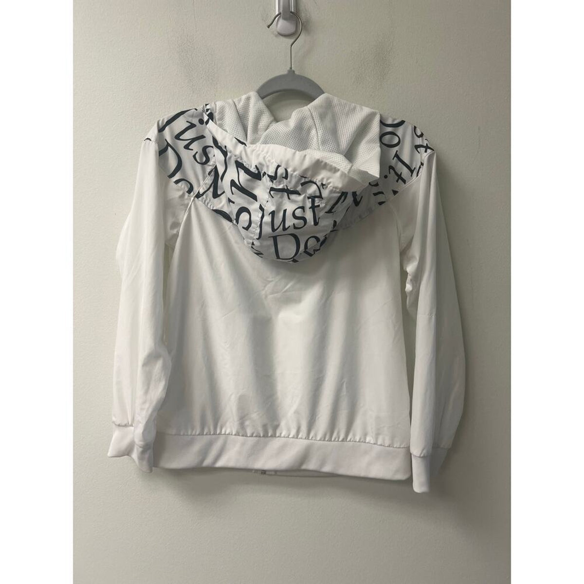 Nike Boys White and Black Windbreaker Size Large