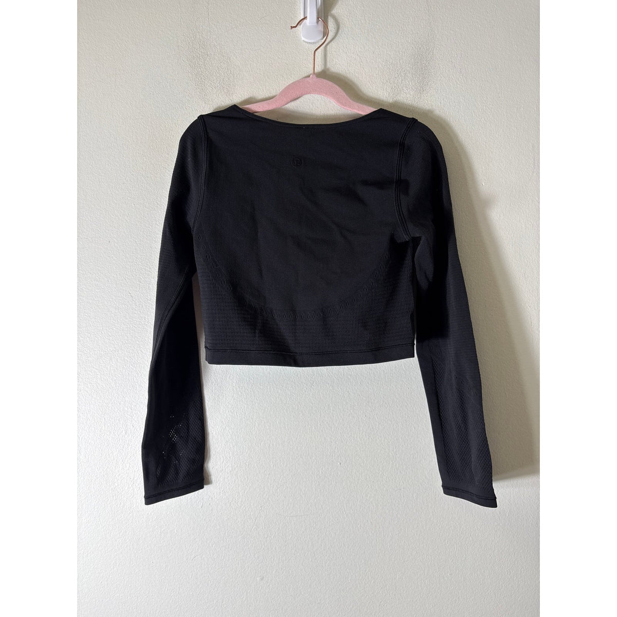 Lululemon Black Long Sleeve Cropped Athletic Top Sz 4
