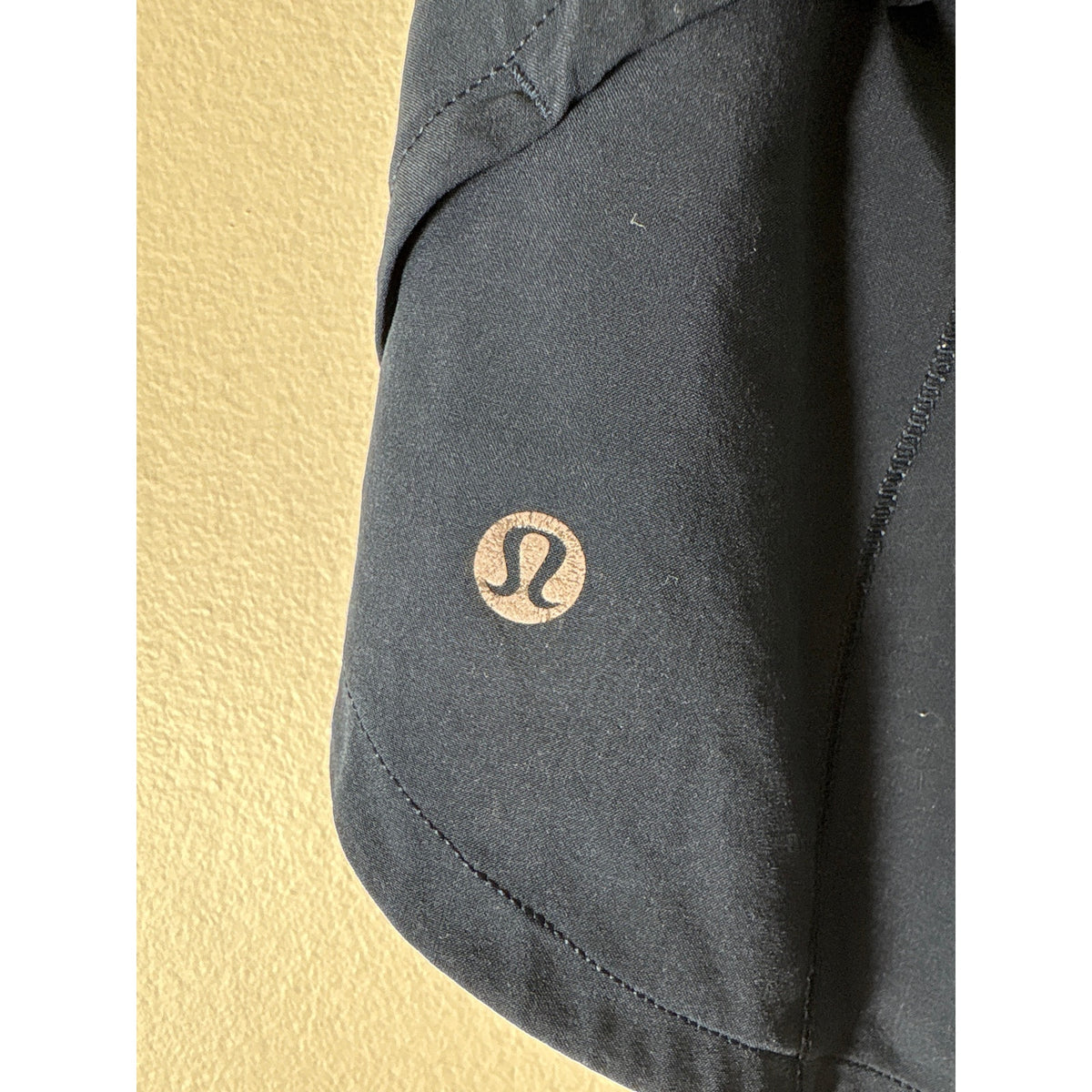 Lululemon Navy Athletic Side Vented Shorts Sz 2