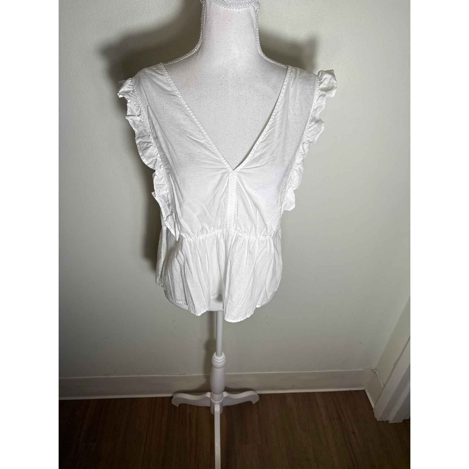 NWT Xirena White Cotton V Neck Top sz M