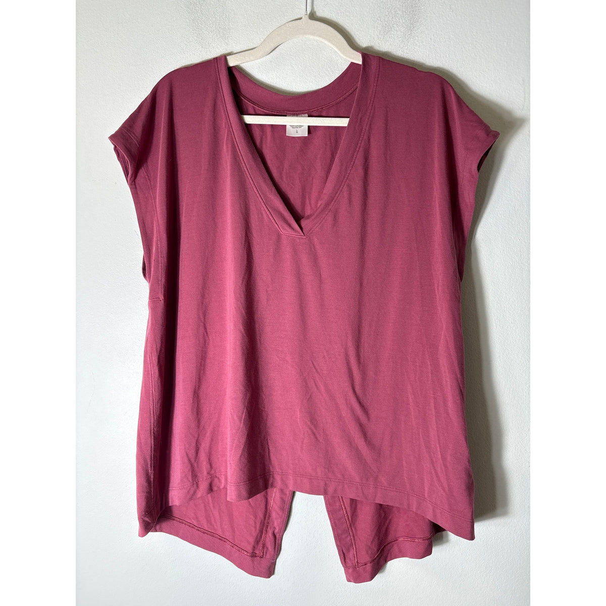 Athleta maroon short sleeve athletic shirt Sz L