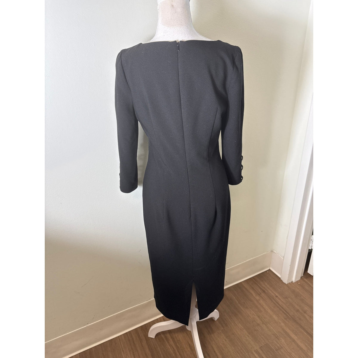 Black Halo Black 3/4 Sleeve V-Neck Midi Dress Sz 4