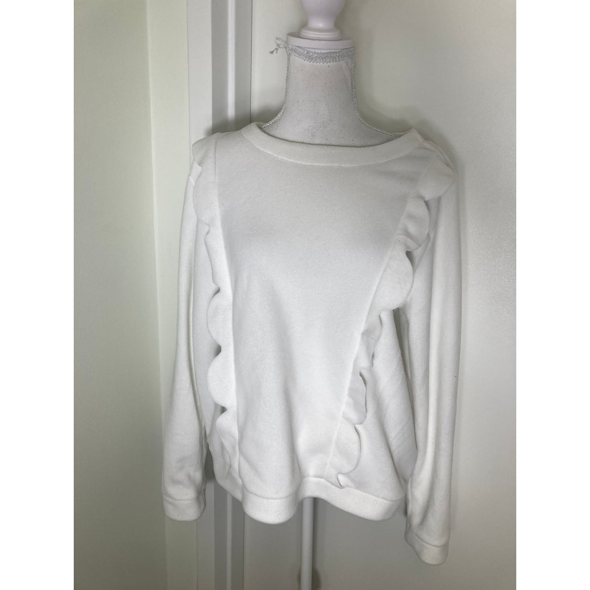 Dudley Stephens White Fleece Scallop Pullover Sz L