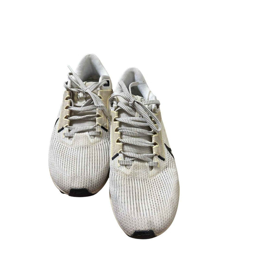 Woman's Nike White Pegasus 40 Air Zoom Sz 8