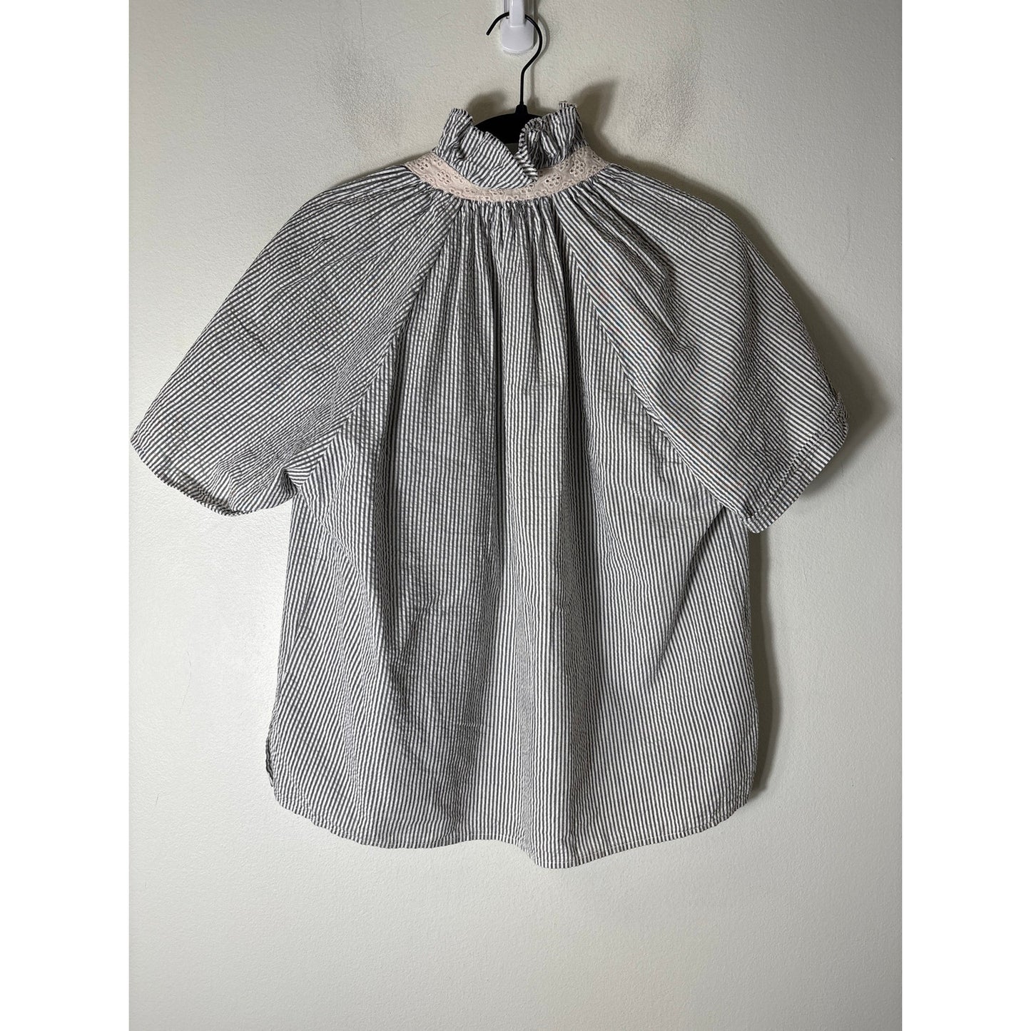 A Shirt Thing Gray and White Seer Sucker Short Sleeve Top Sz S