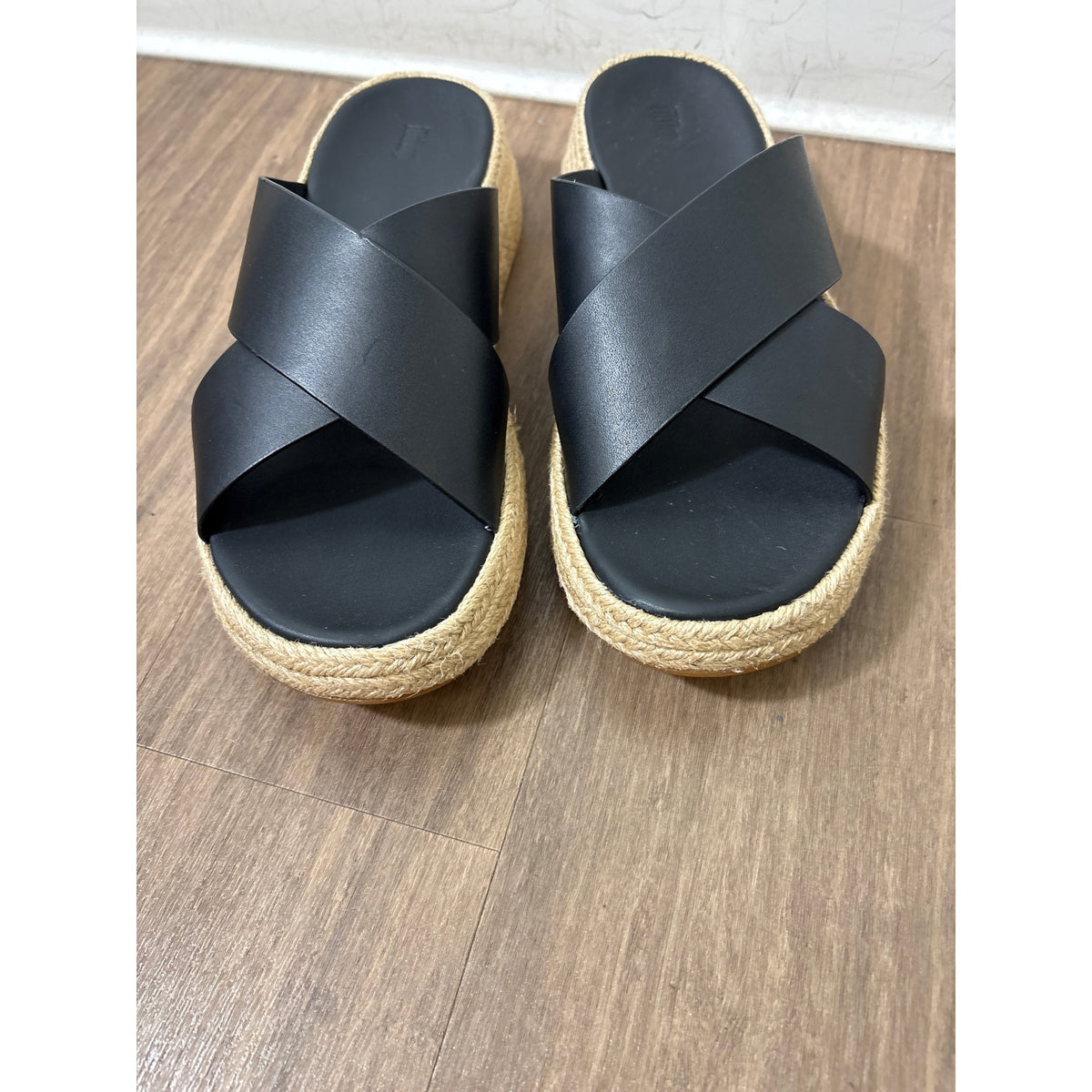 NIB Fit Flop Black Mode Espadrille Leather Platform Criss Cross Flip Flops Sz 8