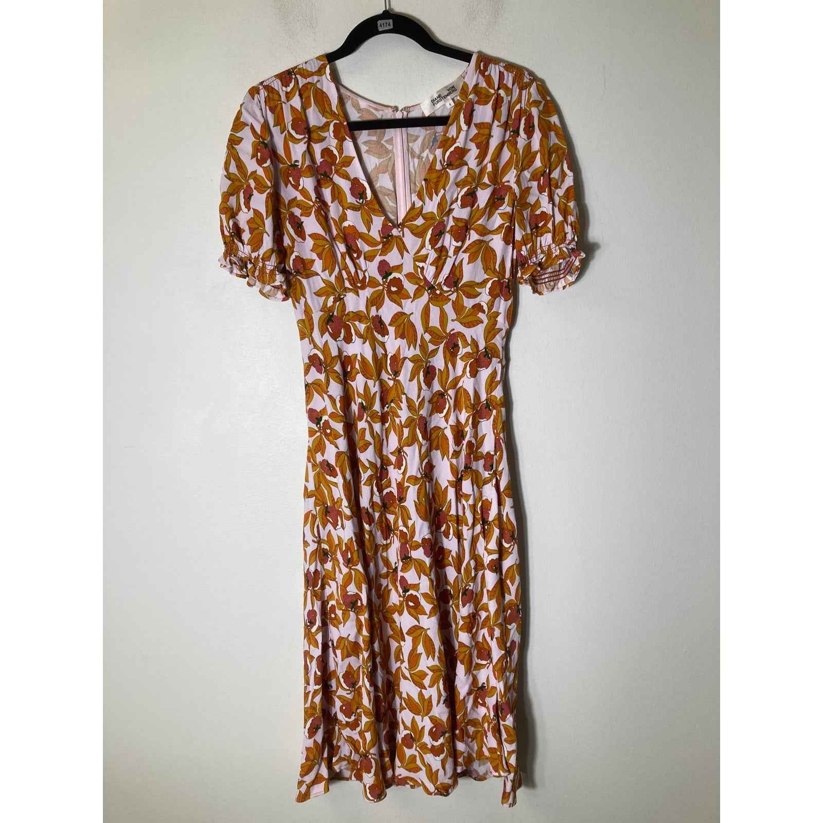 Diane Von Furstenberg orange Short Sleeve V-Neck Back Zip Dress Sz 8