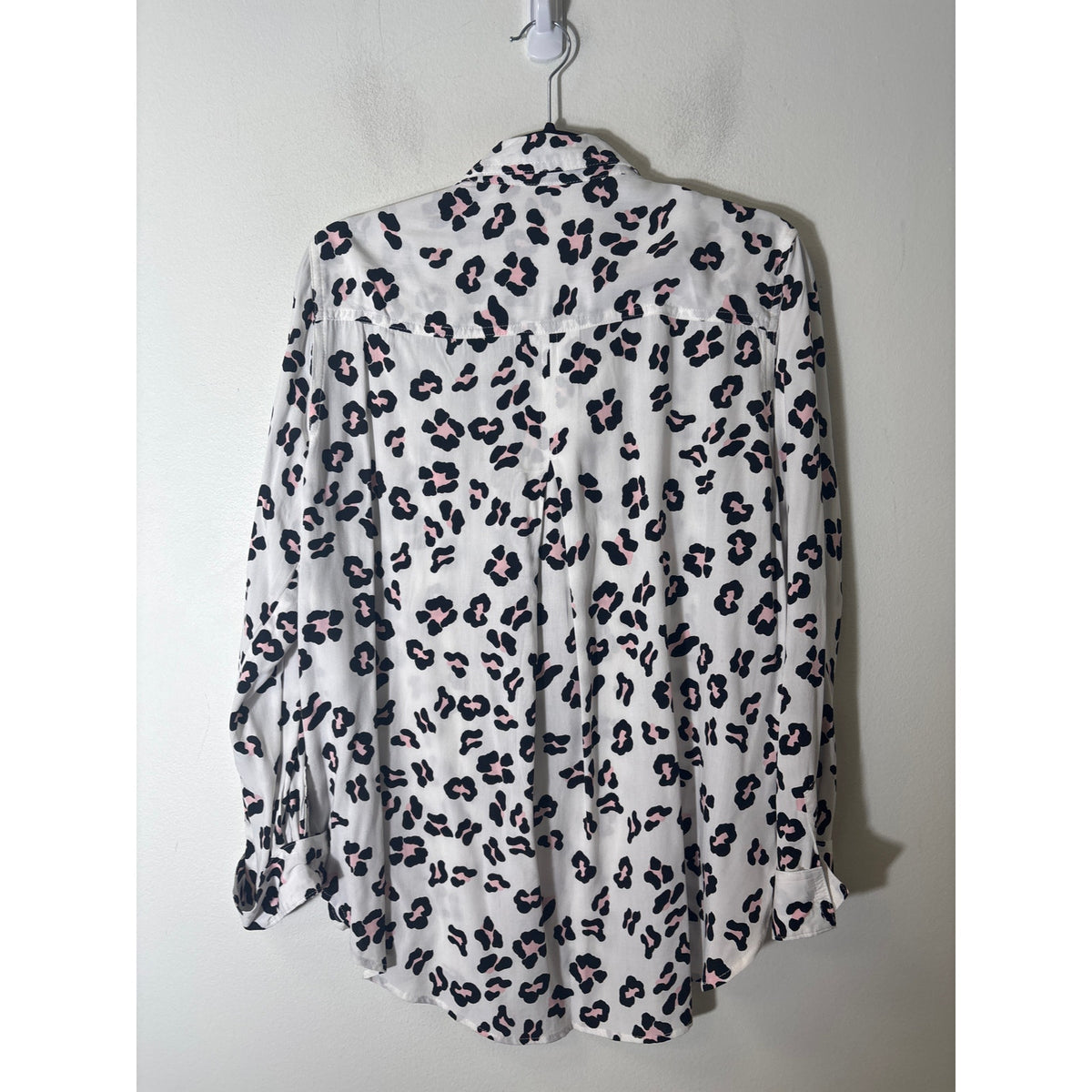 Velvet Heat White with Pink an Black Cheetah Print Button Up Shirt Sz L