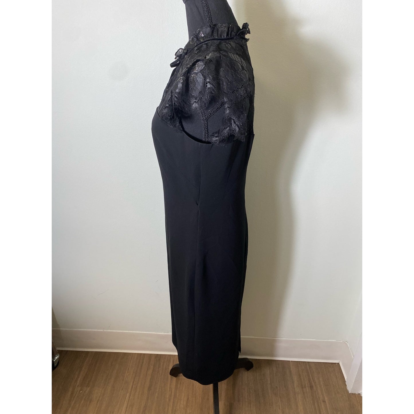 Shoshanna Black Lace Neckline Midi Sheath Dress Sz 6