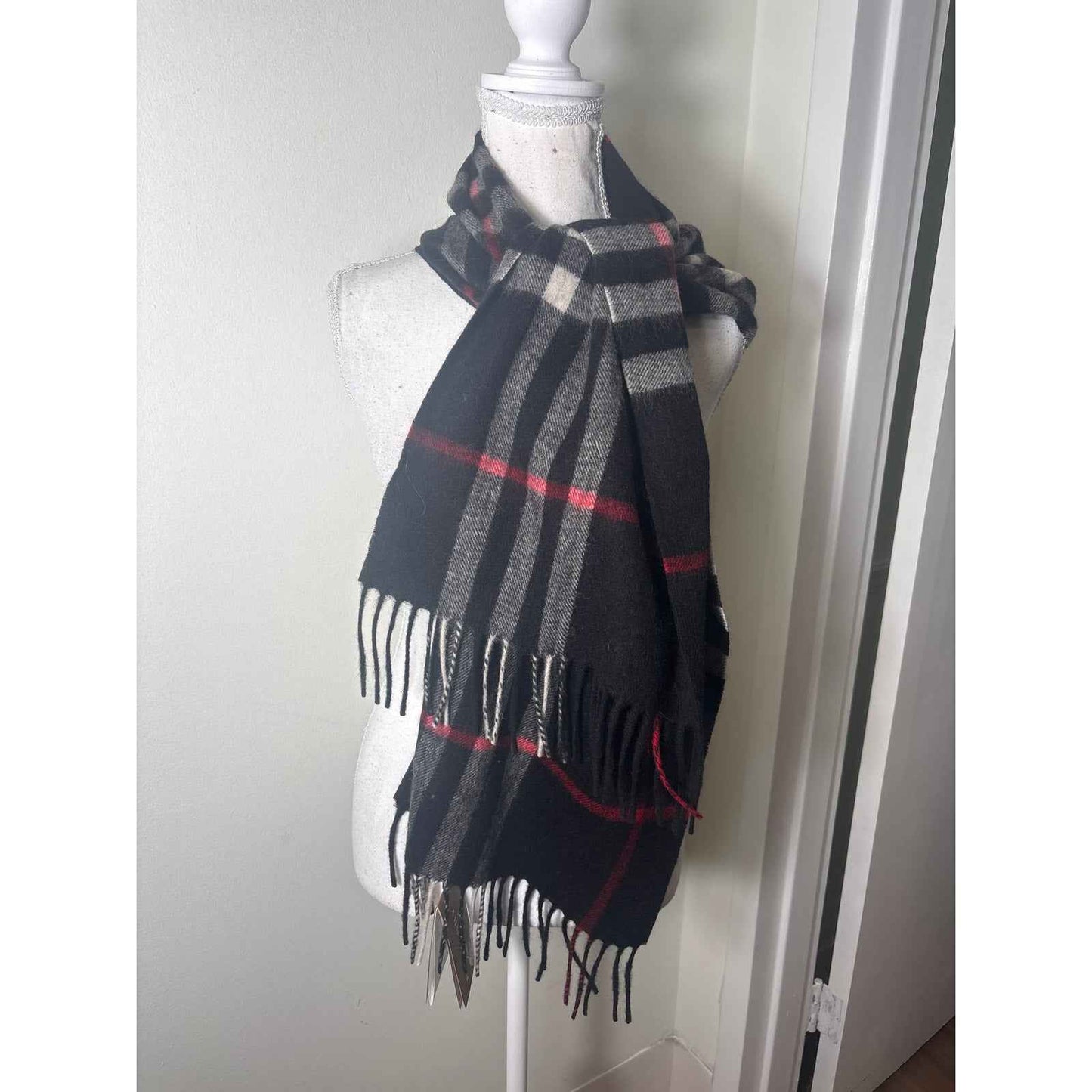 NWT Burberry Black Red Plaid Cashmere Scarf