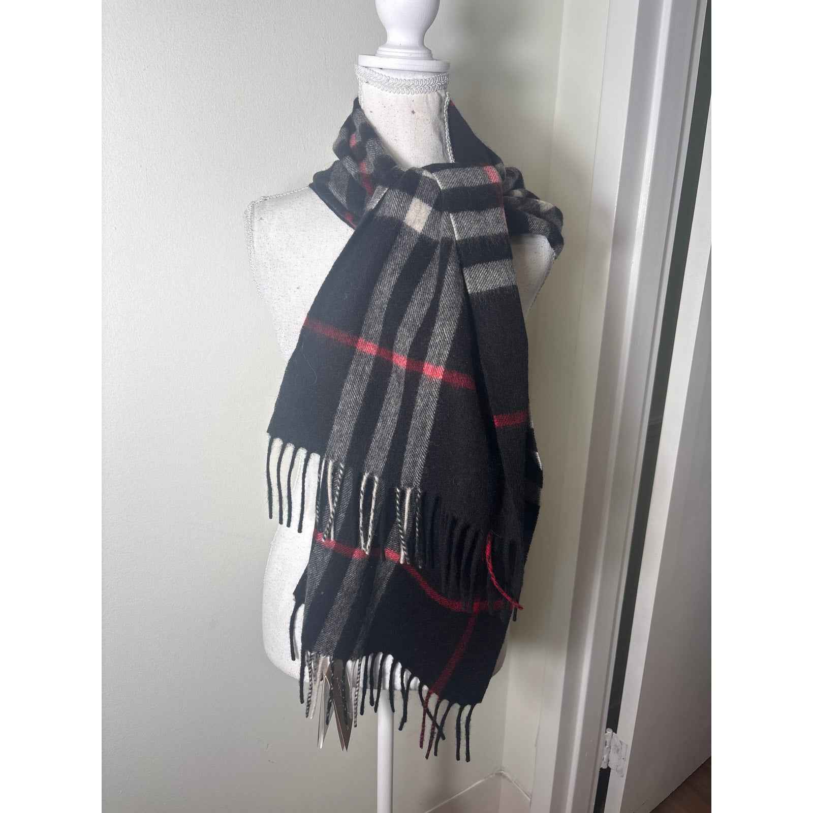 NWT Burberry Black Red Plaid Cashmere Scarf
