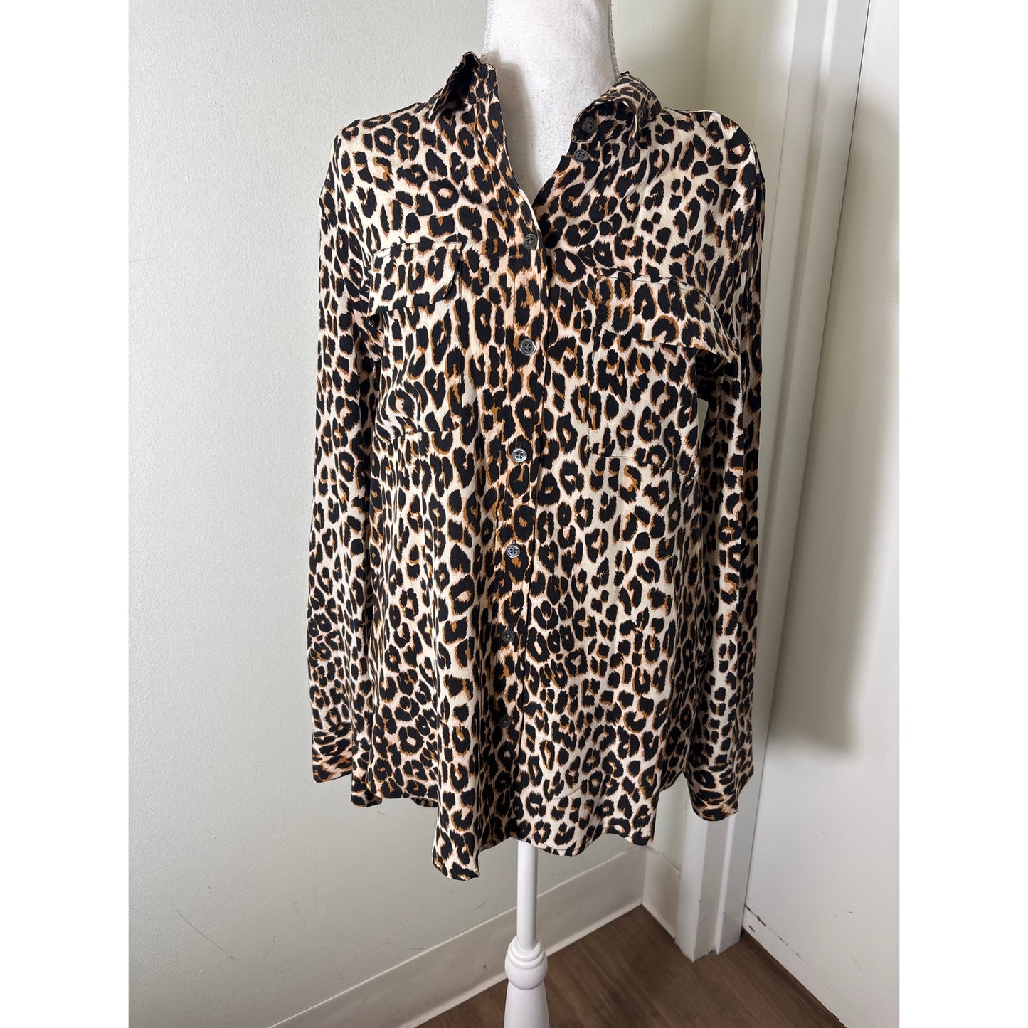 Equipment Femme Black Cheetah Print Long Sleeve Silk Button Up Shirt Sz M